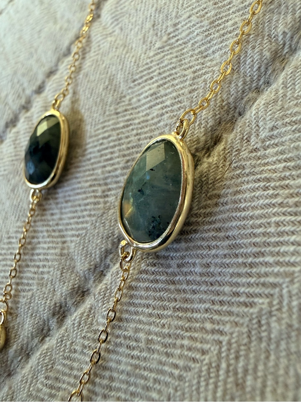 Gold-Tone Necklace with Moss Green Tourmaline Stones - Picture 5 of 10